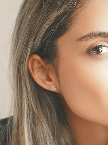 Miniatura 7 de Juego de 63 pares de aretes tipo dormilona para mujer, hipoalergénicos, variados, con bloqueo de luna, estrellas y perlas de imitación
