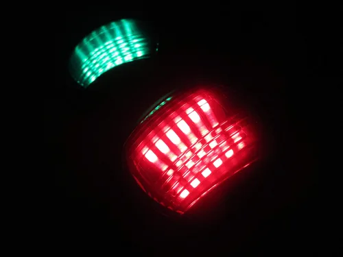 Miniatura 8 de Pactrade Marine Luces de Navegación para Barcos LED Rojas y Verdes Luces Laterales (Montaje Vertical) - 1 NM Carcasa Negra Luces de Navegación