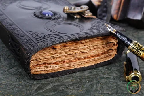 Miniatura 2 de Diario de cuero vintage con piedra semipreciosa, diseño de triple luna, 200 páginas de papel antiguo con borde de deckle – Libro de sombras, diario