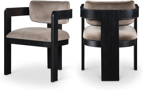 Meridian Furniture 11095Beige-C Sacha Collection Silla de comedor Art Deco, terciopelo beige ultra lujo, terciopelo 460 GSM, madera sólida estriada