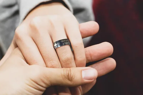 Miniatura 4 de EZSONA Anillo de pureza cristiana de acero inoxidable de 0.315in para hombre