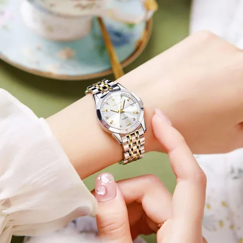 Miniatura 7 de OLEVS Juego de 2 relojes de cuarzo para parejas de San Valentín, calendario luminoso, ventana de fecha, 3 ATM, impermeable, casual, acero