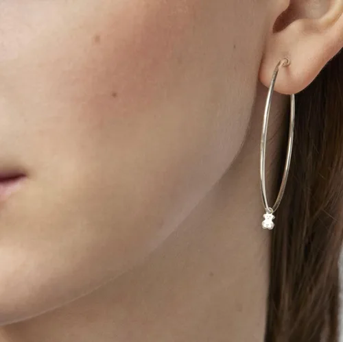 Miniatura 4 de TOUS Aretes tipo argolla en plata de ley con detalle de oso - Longitud 1.6in