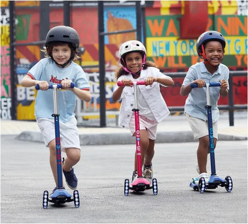 Miniatura 2 de Micro Kickboard – Maxi Deluxe LED – Monopatín pequeño de tres ruedas, inclinado a girar, diseño suizo para niños con ruedas con luces LED activadas