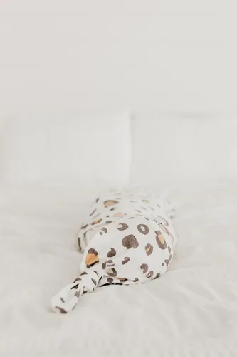 Miniatura 44 de Copper Pearl Gorro de bebé con nudo superior elástico suave Millie