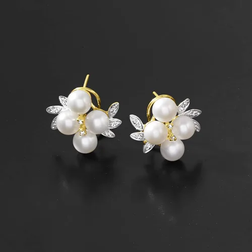 Miniatura 4 de Ross-Simons Pendientes de perlas cultivadas de 5,5 a 0.236in con detalles de diamante en oro amarillo de 14 quilates