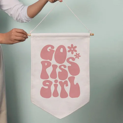 Miniatura 2 de Bandera Colgante de Pared para Chicas "Go Piss" Arte de Pared Moderno Idea de Regalo Graciosa y Divertida Decoración de Apartamento Decoración de Go