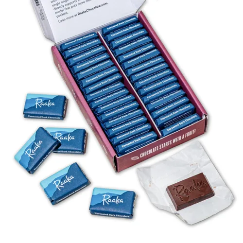 Miniatura 11 de Raaka Caja de regalo de chocolate negro Paquete variado de mini chocolate negro Orgánico, vegano, sin gluten Caja de 30 chocolates envueltos