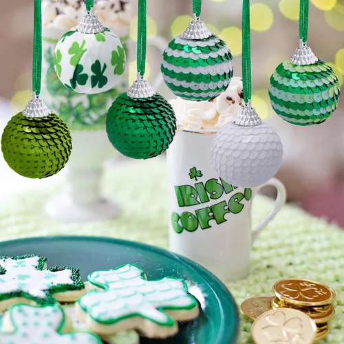 Miniatura 5 de Watayo 24 bolas de lentejuelas para el día de San Patricio, bolas colgantes de trébol verde, adornos de trébol de la suerte para decoración