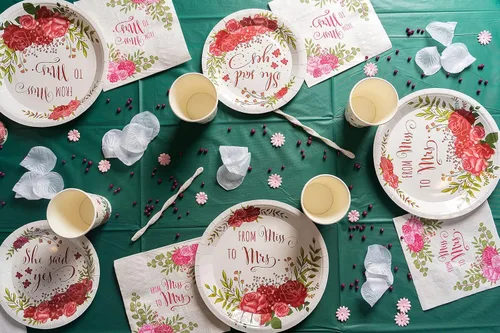 Miniatura 6 de Bridal: From Miss to Mrs (Traditional Rose) Vajilla Pack: Juego de platos de papel, servilletas y tazas desechables para 20 Novia: de la señorita a