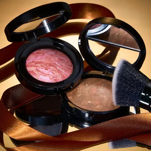 Miniatura 7 de Laura Geller New York Kit de Rubor 40+ Club Blush-n-Balance de 3 piezas: Base correctora horneada Balance-N-Brighten, Porcelain + brocha Kabuki