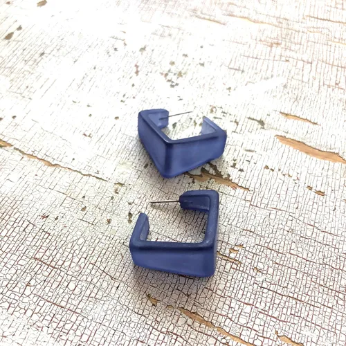Miniatura 6 de Pendientes de aro cuadrados geométricos de Lucite esmerilado azul mezclilla