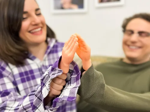 Miniatura 5 de DR DINGUS Tiny Hands - Juego de desafío con 2 pares de manos, 120 desafíos, pequeña marioneta pequeña y pequeña, haz reír a cualquiera, hilaridad
