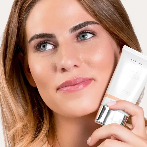 Miniatura 9 de PÜR MINERALS 4-in-1 Tinted Moisturizer With SPF 20 - Hydrating Face Moisturizer, Primer, & Foundation With Shea Butter, Aloe Vera & Vitamin B3