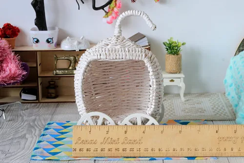 Miniatura 7 de Carruaje de Cenicienta, cochecito de calabaza de mimbre de cuento de hadas. miniatura blanco hecho a mano