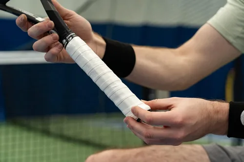 Miniatura 4 de Gamma Tennis PureTac OVERGRIP, extra pegajoso, duradero, absorbente de humedad, blanco, negro (paquete de 1, 3 o 12)