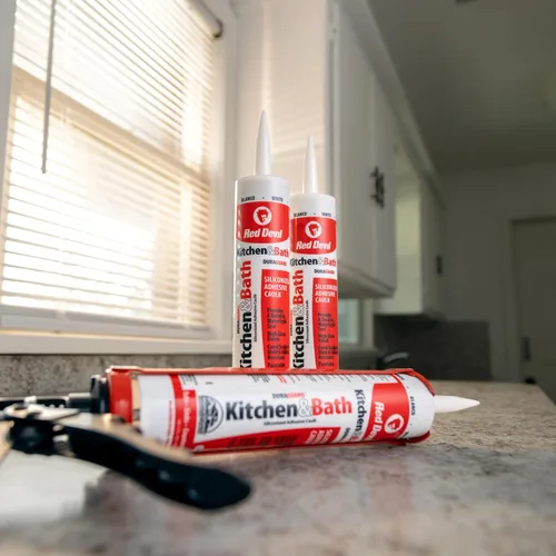 Miniatura 4 de Red Devil 0406 Masilla y sellador acrílico de silicona, 100% impermeable, pintable, masilla blanca para cocina, baño, ventana, con Duraguard, 5.5