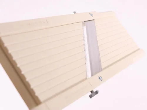 Miniatura 3 de Benriner Super Slicer, con 4 cuchillas japonesas de acero inoxidable, color beige