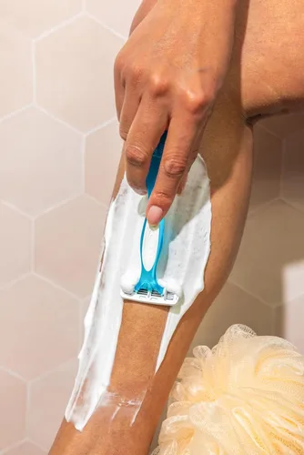 Miniatura 7 de BIC Soleil 4 - Maquinillas de afeitar desechables de 4 cuchillas para mujer, cuchillas flexibles y mango de goma, paquete de 10