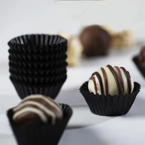 Pastry Chef's Boutique Glassine - Tazas de papel negro de chocolate n.º 4-1 x 3/4 pulgadas, color negro, 200 unidades