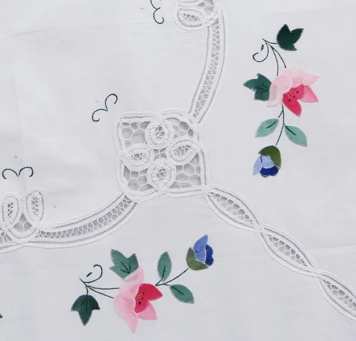 Miniatura 3 de Creative Linens Battenburg Mantel de encaje redondo de 68 pulgadas con rosas de apliques a mano, color blanco, 100% algodón
