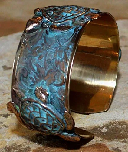 Miniatura 3 de Elaine Coyne Collectible Artwear Pulsera clásica de tortuga marina fabricada en Estados Unidos latón de pátina Verdigris Latón