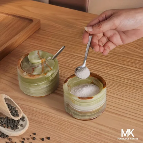 Miniatura 6 de MARBLOUS KRAFTS - Recipiente de sal de mármol con tapa y cuchara de 3" en piedra verde, plato de sal navideño decorativo para almacenamiento