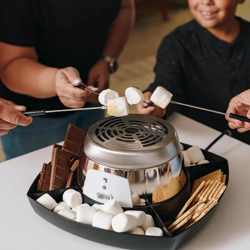 Miniatura 8 de Sharper Image Máquina eléctrica S'mores – 6 palitos para asar malvaviscos y bandeja para servir Kit de Smores de interior Actividad de fiesta