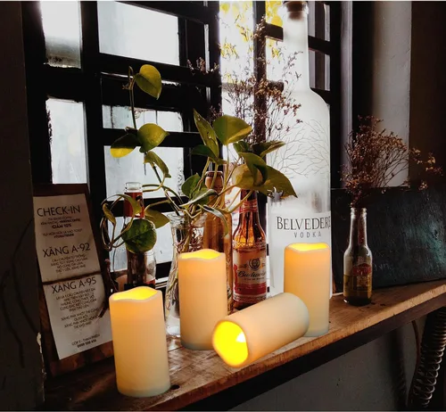 Miniatura 2 de Paquete de 2 velas de plástico sin llama para exteriores con control remoto y temporizador, velas LED parpadeantes que funcionan