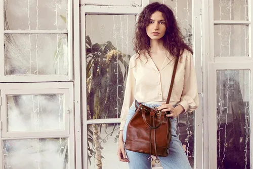 Miniatura 2 de Time Resistance Bolso cubo de cuero de grano completo de cuero real para mujer