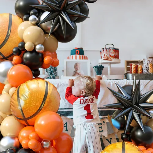 Miniatura 6 de Kit de guirnalda de arco de globos de baloncesto, 103 globos de fiesta de baloncesto, guirnalda de globos naranja y negro para niños y niñas