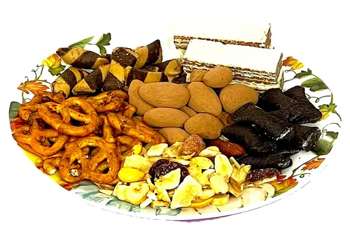 Miniatura 8 de Cesta de regalo gourmet de calabaza de Halloween de 33 piezas de chocolates artesanales, galletas, crujidos y aperitivos. Hecho a mano y perfecto