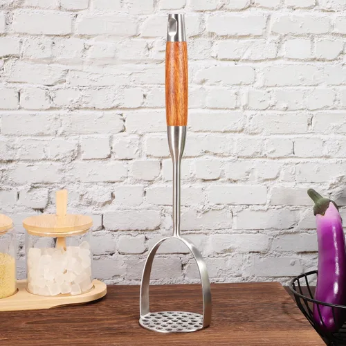 Miniatura 6 de Angoily Triturador de papas de acero inoxidable con mango de madera, prensador de papas resistente para papas de mano para aguacate y verduras