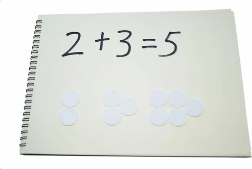 Miniatura 5 de SmartDealsPro Juego de 100 contadores de aprendizaje de plástico opaco de 1 pulgada Mini fichas de juego de fichas de póquer con caja de Blanco