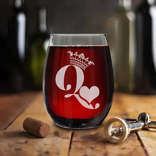 Miniatura 5 de shop4ever® King & Queen of Hearts - Juego de regalo para parejas, vaso de whisky grabado y copa de vino sin tallo, set de regalo para él y ella
