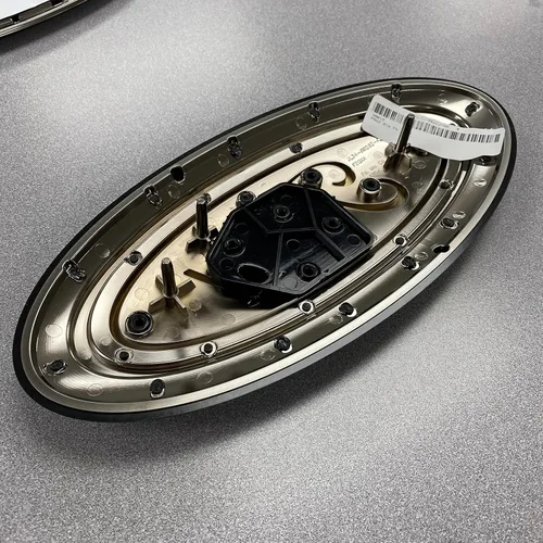 Miniatura 6 de Insignias ovaladas para parrilla y portón trasero Ford F-150 negro ahumado 18-20 sin cámara frontal