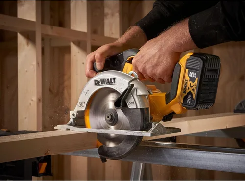 Miniatura 10 de DEWALT Sierra circular inalámbrica sin escobillas de 20 V MAX* 6-1/2 pulgadas, solo herramienta (DCS565B)