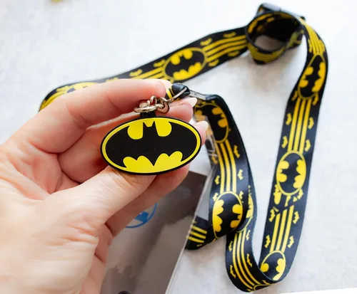 Miniatura 5 de Silver Buffalo DC Comics Batman Wrap-Around Logo Lanyard con soporte para insignia y dije