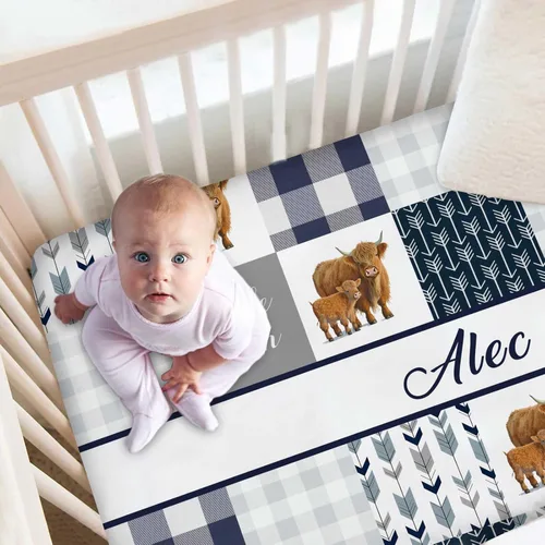 Miniatura 3 de Juego de ropa de cama personalizado para cuna de bebé, edredón de cuna con nombre personalizado, 2 piezas de ropa de cama azul de vaca alta tierra
