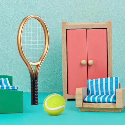 Miniatura 9 de Kisangel 2 juegos de mini raquetas de tenis y bolas, kit deportivo de casa de muñecas en miniatura a escala 1:12, decoraciones realistas