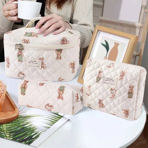 Miniatura 5 de Juego de 3 bolsas de maquillaje acolchadas de algodón, bolsa de cosméticos de algodón floral, bolsa organizadora de viaje para mujeres y niñas (oso)