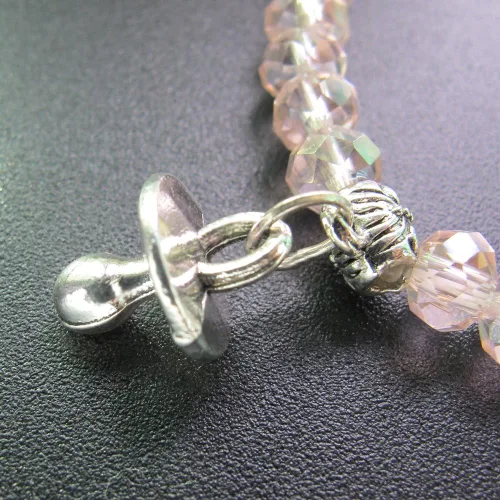 Miniatura 6 de WE Baby Shower Girl - Pulsera elástica de cristal rosa con dije para chupete (12 piezas)