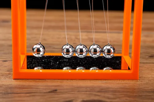 Miniatura 3 de Newtons - Bolas de equilibrio para cuna, 5 bolas de péndulo, con espejo para decoración de escritorio, movimiento cinético para el hogar