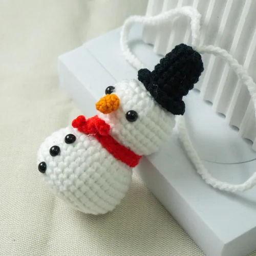 Miniatura 6 de Talataca Adorno de muñeco de nieve de ganchillo hecho a mano, colgante de espejo retrovisor de coche, decoración tejida de Navidad para el hogar