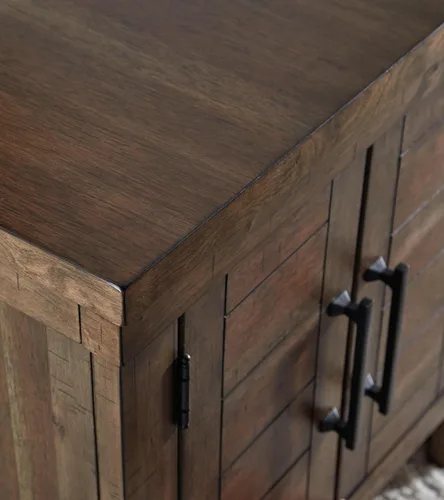 Miniatura 11 de Diseño firmado por Ashley Moriville - Mesa auxiliar rectangular de estilo granja rústica con puertas de gabinete duales, herrajes en tono bronce