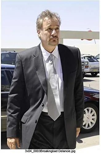 John de Lancie en traje (Breaking Bad Temporada 3 - Donald Margolis) - 8 pulgadas x10 pulgadas FOTOGRAFÍA Performer & Actor Color FOTOGRAPH-CJ