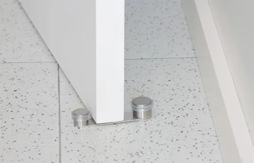 Miniatura 7 de EVI Tope de puerta Fijación adhesiva o tornillo + anclaje para puertas de hasta 2 pulgadas de grosor Caucho transparente Acabado mate