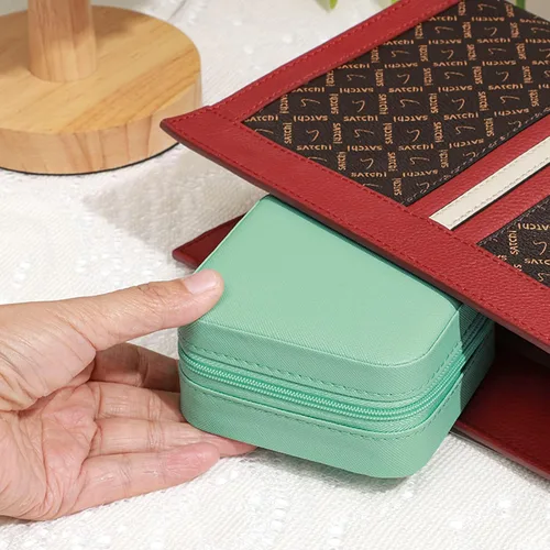 Miniatura 7 de GOTDYA Joyero de viaje pequeño, caja de joyería portátil de piel sintética para organizar y almacenar joyas, color verde oliva