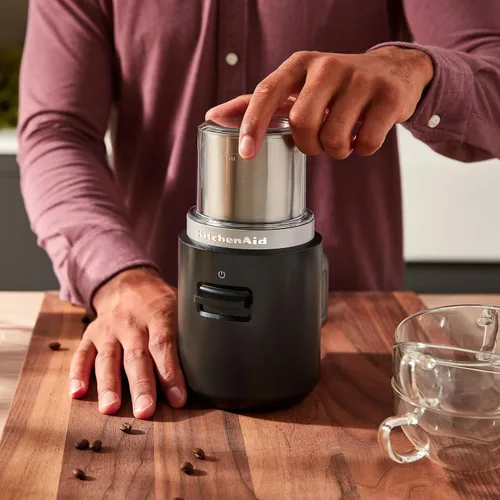 Miniatura 5 de Molinillo de cuchillas inalámbrico KitchenAid Go™ - batería incluida, KBGR111, Negro Mate