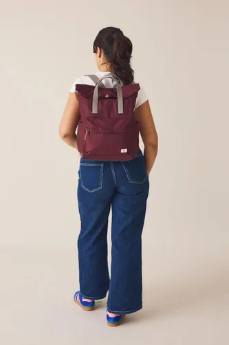 Miniatura 8 de ORI LONDON Mochila Rolltop para hombre y mujer - Mochila de viaje mediana de nailon para portátil y accesorios - The Canfield, Palta, Mediana